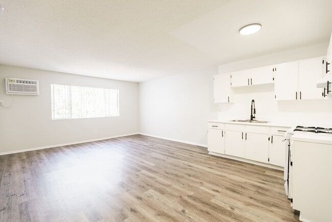 Photo - 226 South Serrano