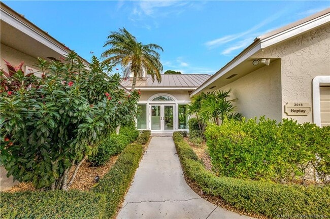 Photo - 2018 NW Laurel Oak Ln