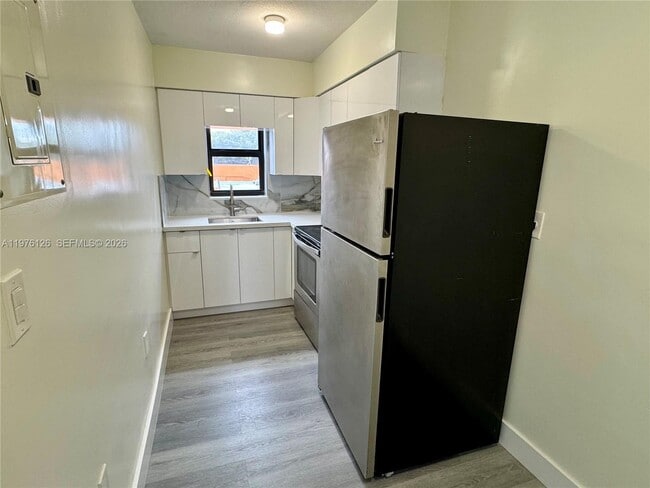 Photo - 852 SW 1st St Unit 5