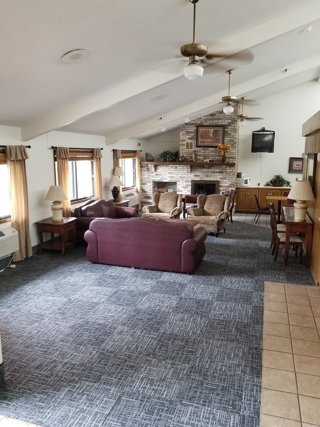 Elk River Lodge and Apartments
