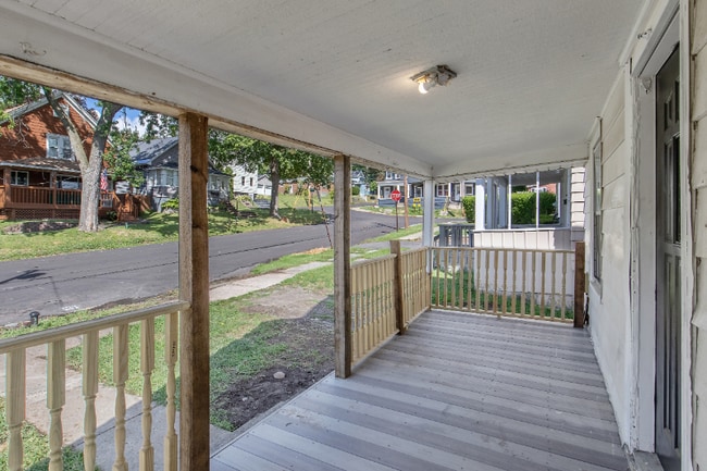 Photo - 720 Winton St