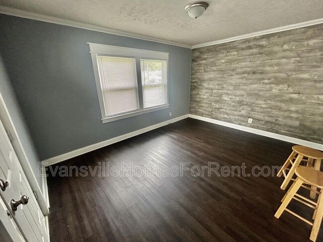 Photo - 933 Stanley Ave