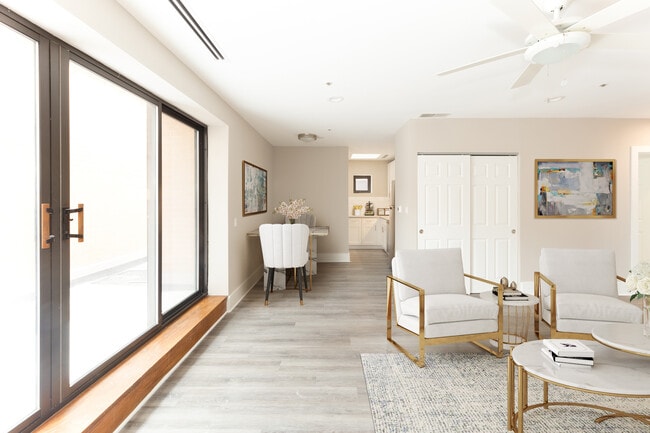 Photo - 244 E. Pearson