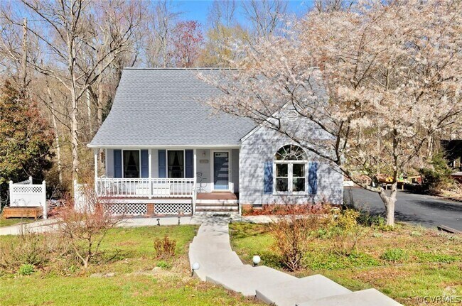 Building Photo - 3 bed 2 bath Cape Cod in Great Neighborhood! Rental