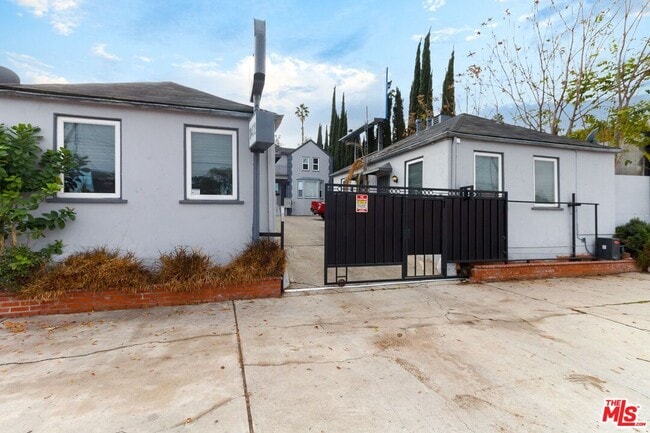 11472 Ventura Blvd Unidad 4