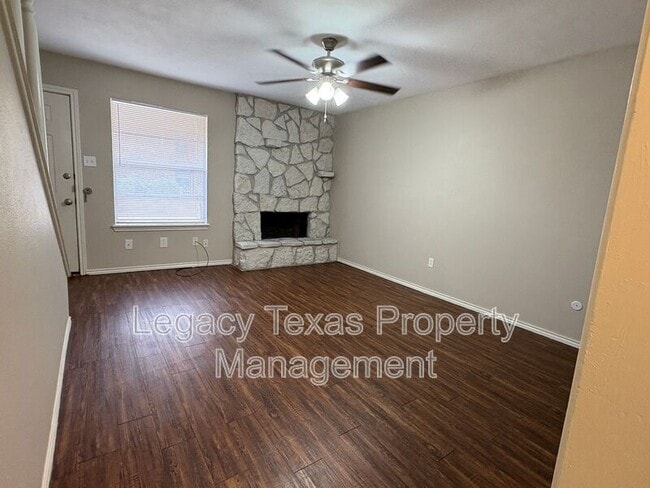 Building Photo - 1607 N Nolan River Rd Unit Apt A