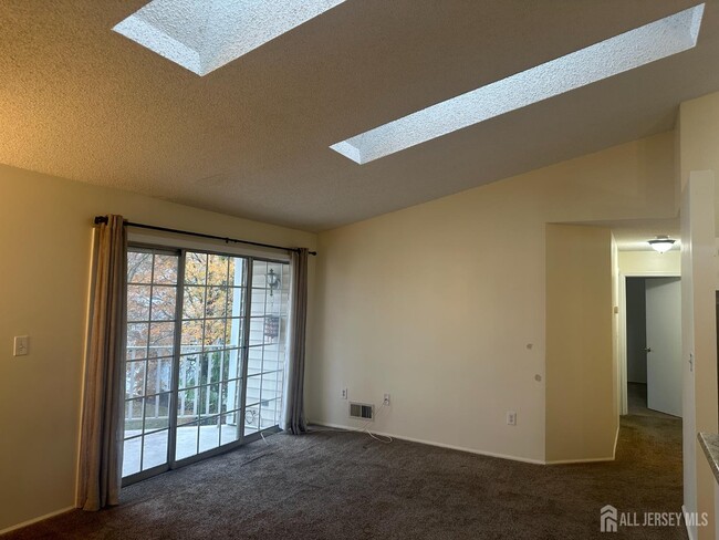 Building Photo - 450 Northam Dr