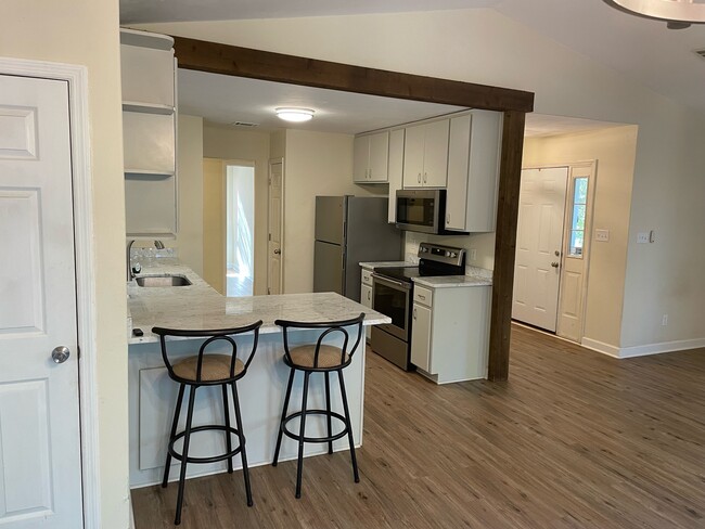 Building Photo - 1901 Faulk Dr