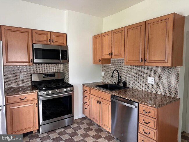 Photo - 229 Iona Ave