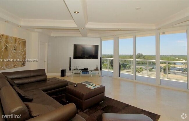 Building Photo - 3 br, 2.5 bath Condo - 6051 N Ocean Dr Apt... Unit Apt 703