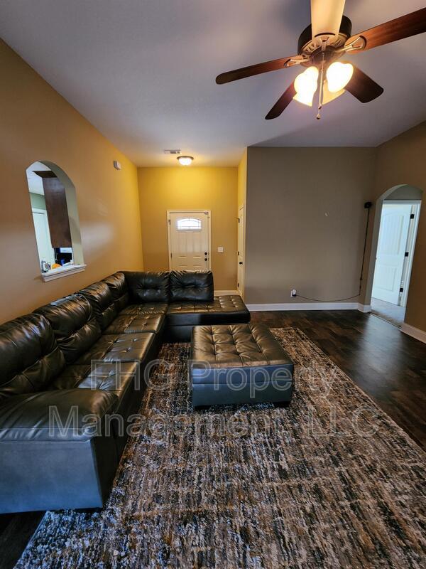 Photo - 205 Allington Ct