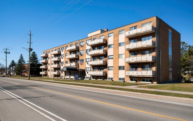 Photo - Franklin Manor Apartments