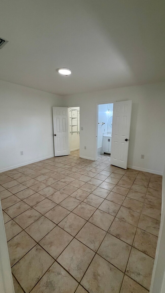 Photo - 2712 SW 118th Ct Unit 2 Bedroom