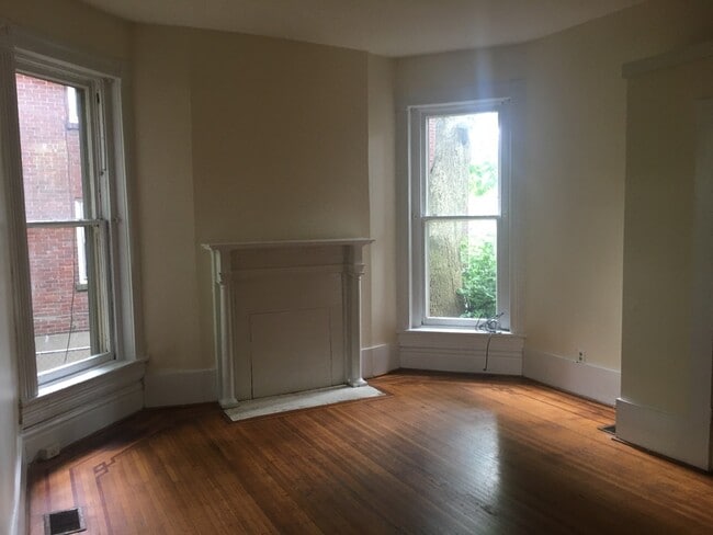 Photo - 1239 S Brook St Unidad 2