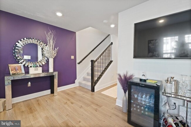 Building Photo - 6960 Farragut Dr