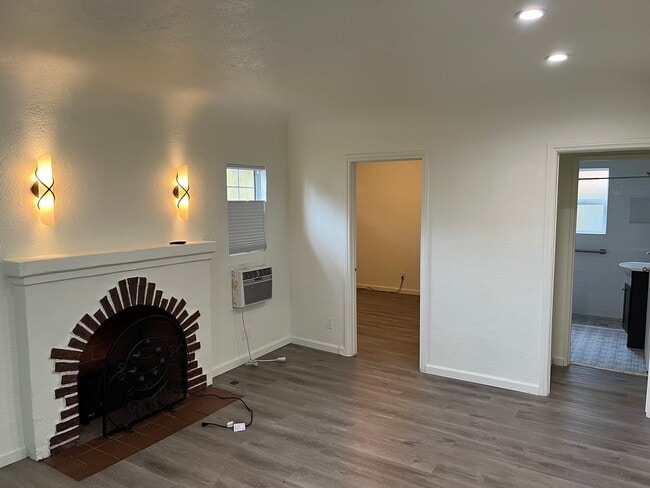 Photo - 2800 Tola Ave