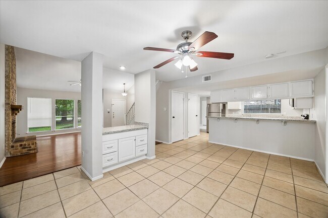 Photo - 2 Goldthread Ct
