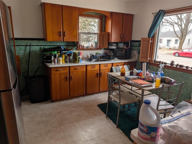 Photo - 2825 Dwight St