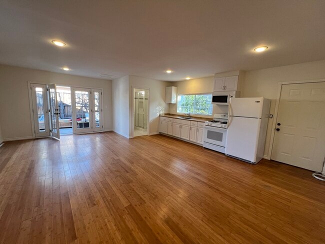 Photo - 19049 Friar St