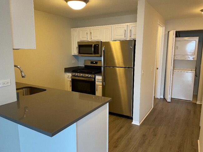 Photo - 571 N State St