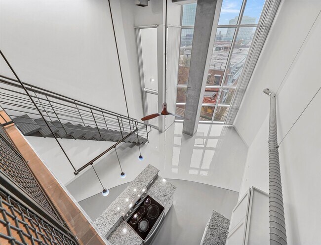 Photo - 2000 Bagby St