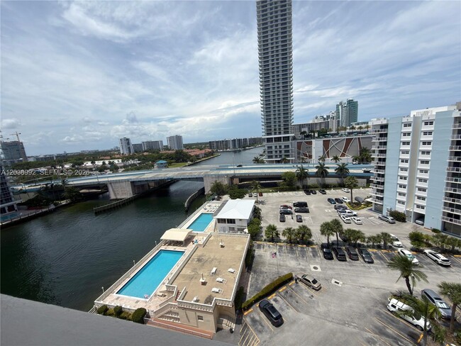 Building Photo - 1817 S Ocean Dr Unit 18