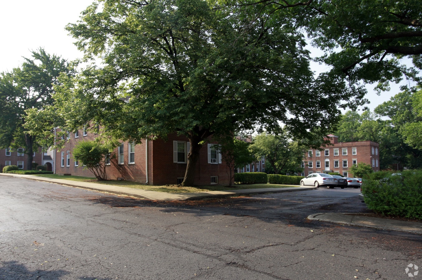 Glenayr Apartments - Glenayr Apartments