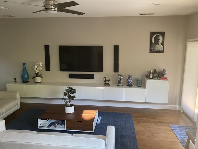 Photo - 423 Willow Glen Ct