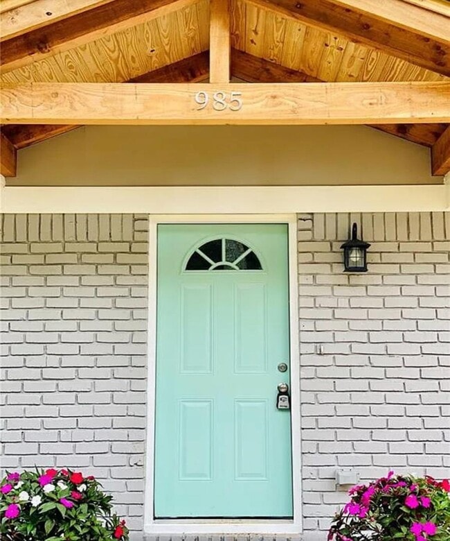 Photo - 985 Frontier Trail SW