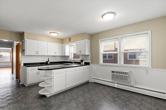 Photo - 8317 W Summerdale Ave Unidad 1