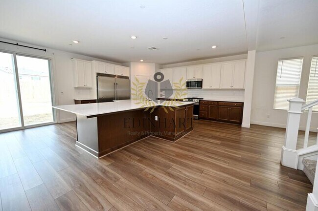 177 N Laverne Ave