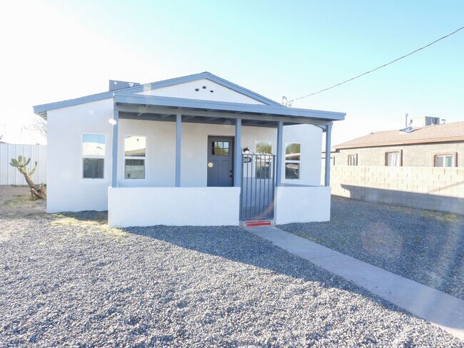 Photo - Close to Downtown 3 Bed 2 Bath with Fenced Backyard