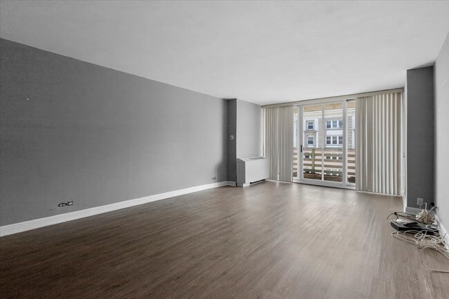 Building Photo - 5601 N Sheridan Rd Rental