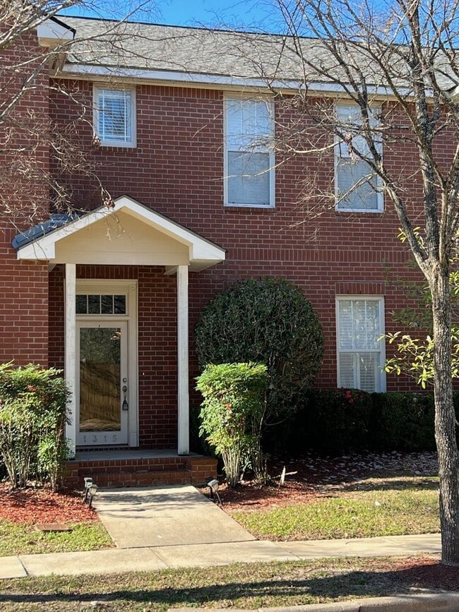 Building Photo - 1319 Bromley Park Dr