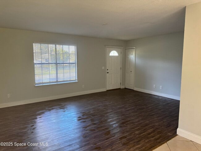 Photo - 696 Harrington St SW