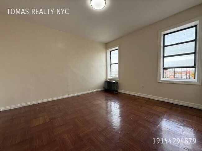 Building Photo - 710 E 235th St Unit E1