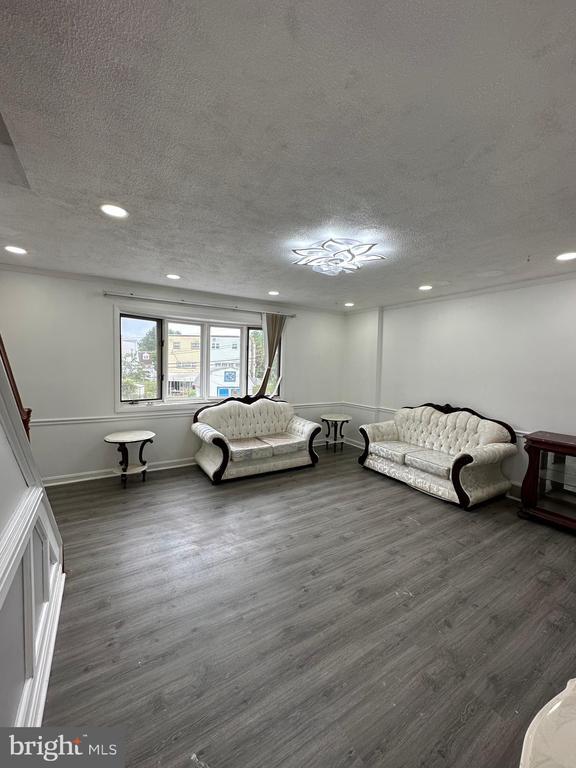 Photo - 10817 Kelvin Ave