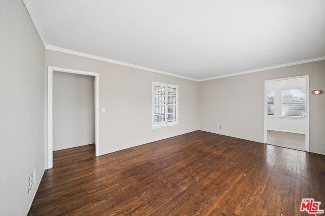 Photo - 1402 N Mansfield Ave Unidad 1402 1/2