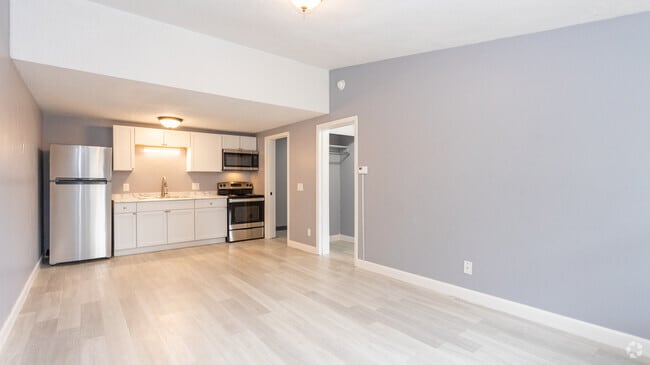 1 BR, 1 BA - 580 SF