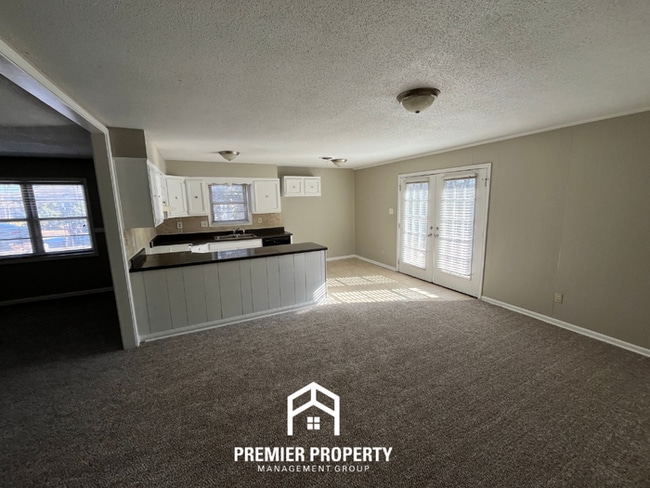 Photo - Spacious 3BR/1.5BA in Memphis - Open Kitchen, Dining Room & Private Backyard