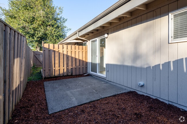 2BR, 1BA - 825SF