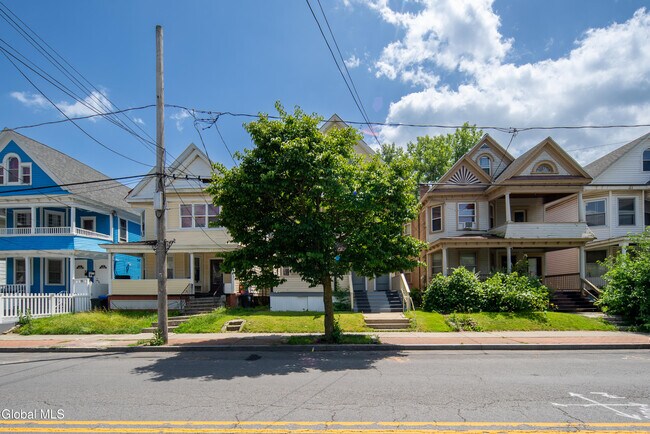 216 Delaware Ave