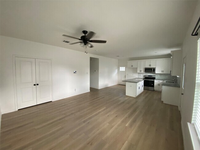 Photo - 7945 Sparta St