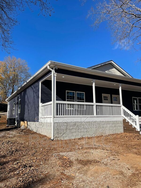 402 Ingleside Ave
