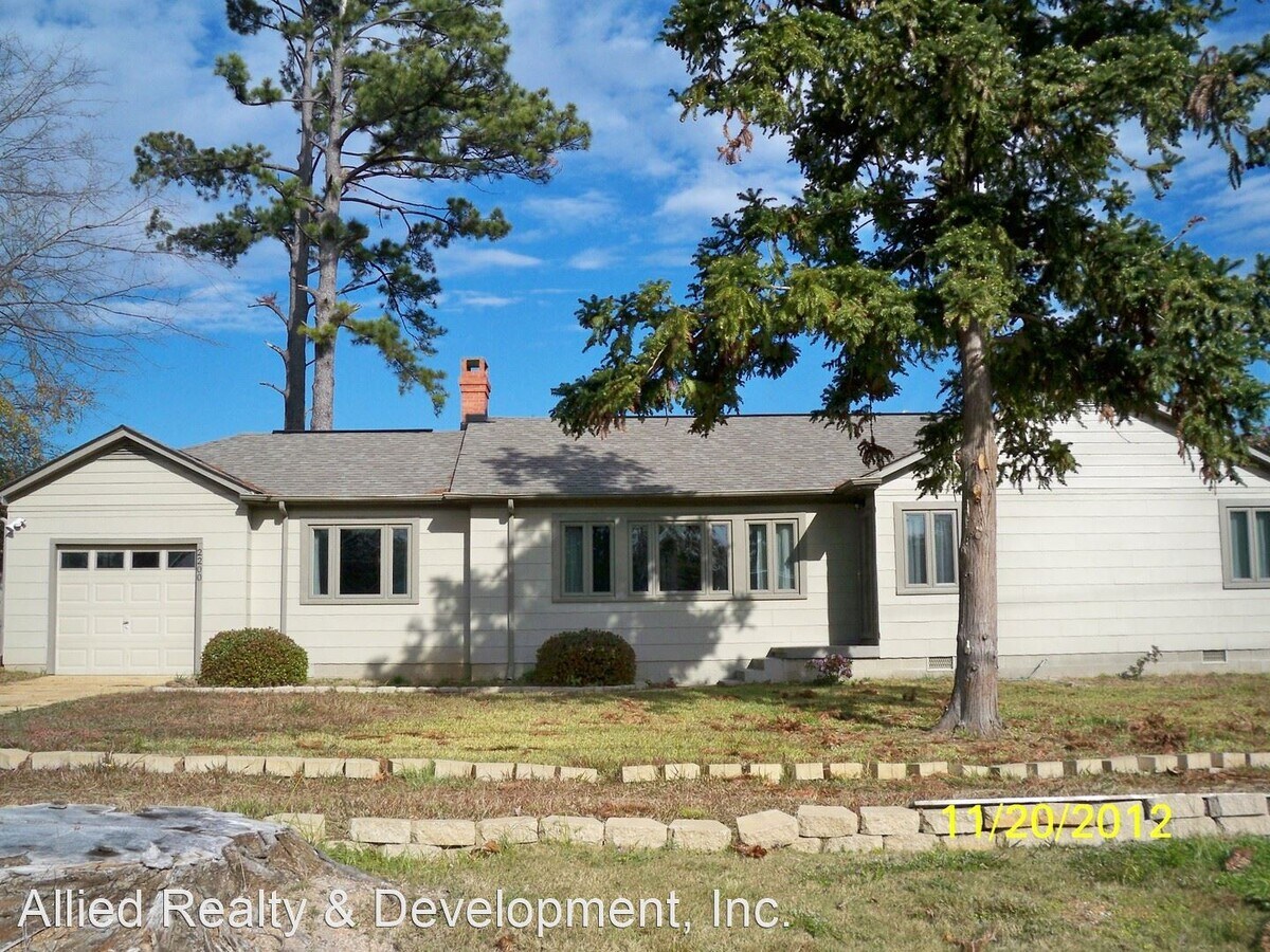 3 br, 2 bath House - 2200 Loop Road - 3 br, 2 bath House - 2200 Loop Road