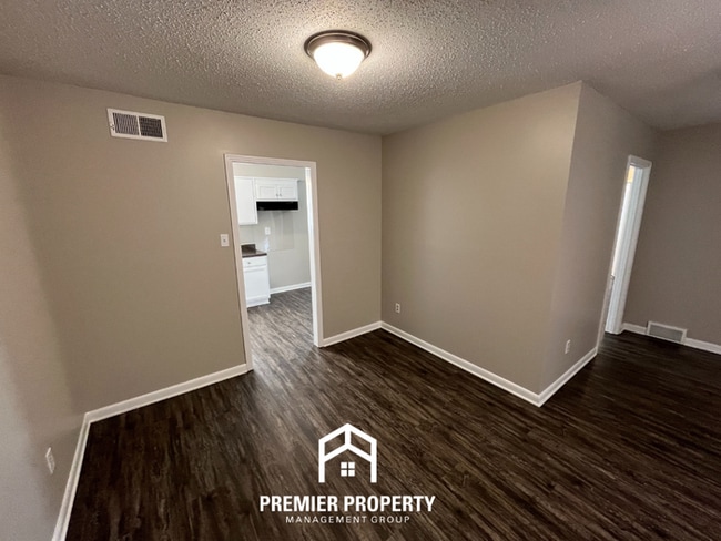 Photo - 3265 Starsdale St