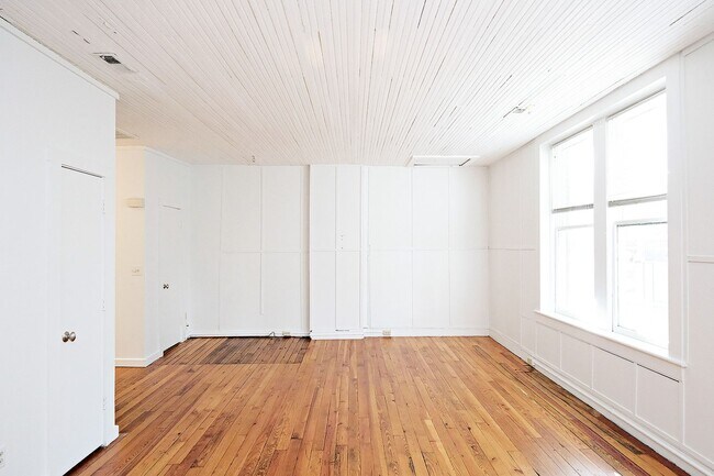 Photo - Charming Downtown Charlottesville Apartmen... Unidad E Main St 313 #A
