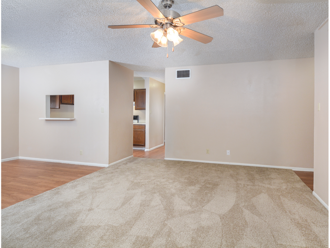 Living and Dining Area - Lakeside
