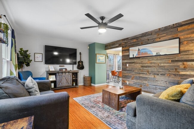 Photo - 914 Warren St