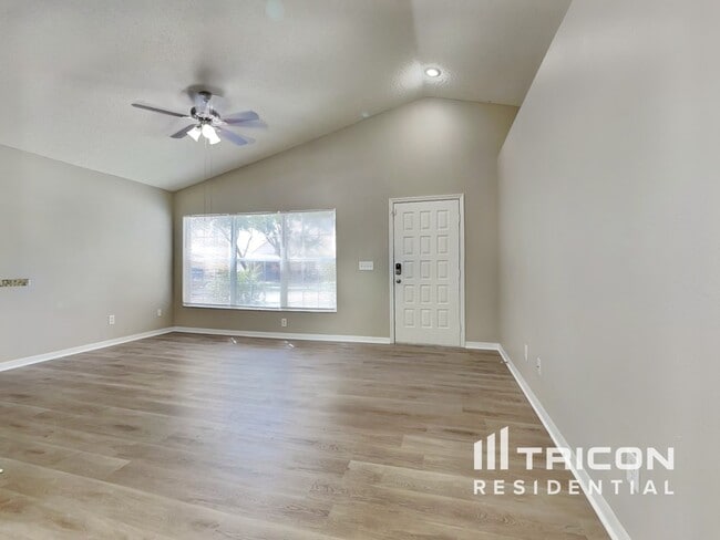 Photo - 828 Cape Cod Cir